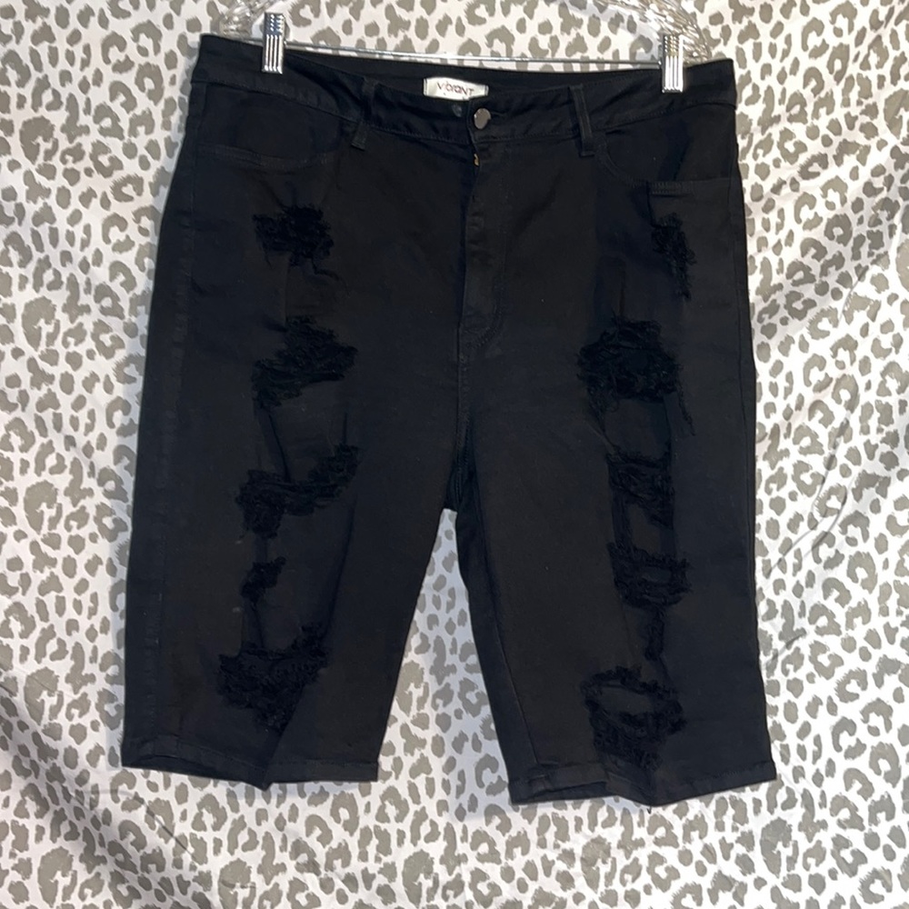 Vibrant black distressed Bermuda Shorts size 3x